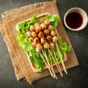 Brochetas de bambú cromadas para barbacoa desechables MIGHTY ASIA al por mayor, antiadherentes, fáciles de limpiar, características de varios tamaños, picos de comida - Product Image 2