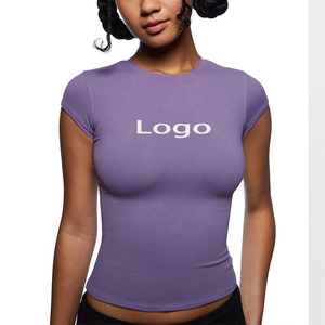 Camiseta de entrenamiento duradera púrpura Lisa ajustada con impresión personalizada para mujer - Product Image 1
