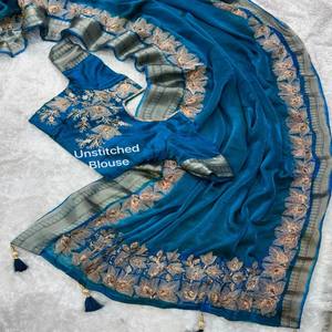 Sari de Diseño VASTRA COTTAGE Fandy Silk con Bordado Doble de Zari, Borde Tejido, Borla Decorativa y Blusa a Juego - Product Image 1