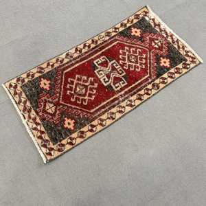 Tapis vintage, petit tapis turc de 1,7 x 3,3 pieds, tapis persan en laine rouge - Product Image 2