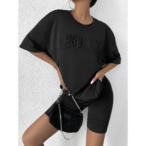 T-shirt à logo imprimé design pour femmes T-shirt noir à broderie en coton surdimensionné Vente en gros T-shirts personnalisés pour femmes - Product Image 1