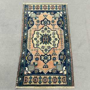 Alfombra Turca Vintage de 1.9x3.4 pies, Alfombra Pequeña Azul de Lana Marroquí - Product Image 1