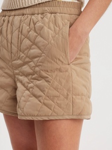 2024 nouvelle tendance polyester recyclé matelassé rembourré OEM personnalisé diamant Quilting poches latérales respirant confortable femmes Shorts - Product Image 5