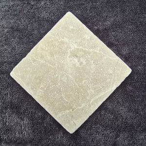 Ensemble de quatre sous-verres en marbre beige, antidérapants, en pierre - Product Image 1