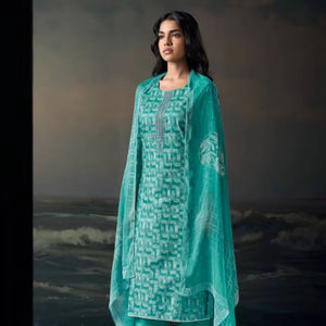 Collection complète de catalogues Salwar Kameez brodés en coton de qualité supérieure pour les vêtements de fête au tarif de gros des vêtements indiens pakistanais - Product Image 1