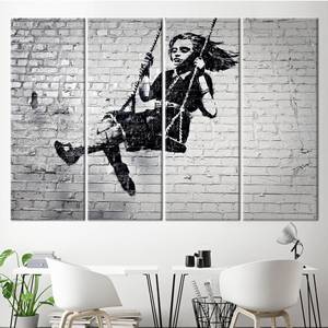 งานศิลปะบนผ้าใบพิมพ์ลาย: ภาพเด็กหญิงของแบงก์ซี่บนถนนที่เต็มไปด้วยคนขยับตัว,4P: ภาพพิมพ์แบบห่อหุ้มสำหรับตกแต่งแกลเลอรี - Product Image 1