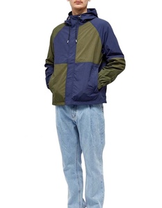 Chaqueta Cortavientos con Capucha de Dos Tonos y Bloques de Color, Transpirable, con Logotipo Personalizado, Chaqueta Cortavientos para Hombre de Club de Fútbol - Product Image 4