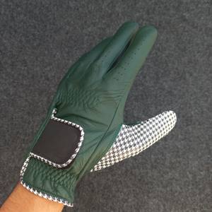 Guante de golf de cuero Cabretta suave de primera calidad Diseño transpirable con correa ajustable y palma verde oscuro impresa para deportes - Product Image 1