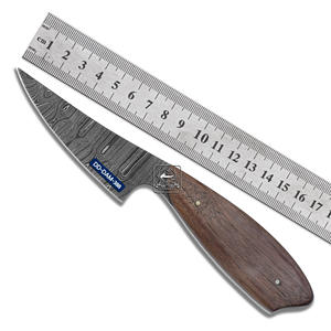 Cuchillo de Caza Personalizable Hecho a Mano DD-DAM-388 con Hoja de Acero de Damasco, Punta Trailing de 3mm y Mango de Madera de Nogal Exótico Grabado - Product Image 1