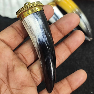 Collar con Colgante de Cuerno de Búfalo, Joyería Tribal Natural y Sostenible para Mujer, Alta Calidad - Product Image 1