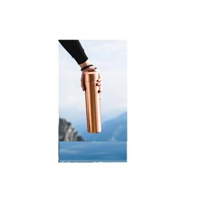 Botella de agua de cobre puro para entusiastas del fitness que siguen los principios del Ayurveda y prefieren una hidratación saludable - Product Image 2