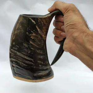 แก้วเขาสัตว์สลักลายคุณภาพสูง ทำด้วยมือ พร้อมหูจับ สำหรับใช้ในเทศกาลยุคกลาง มีจำหน่ายในราคาที่เข้าถึงได้จากประเทศอินเดีย - Product Image 1