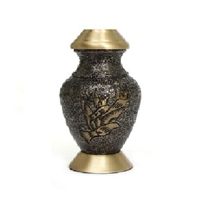 Urnes de souvenir de crémation en laiton de haute qualité avec gravure couleur or et noir fini pour l'approvisionnement funéraire des cendres humaines - Product Image 5