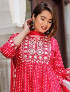 Vêtements ethniques indiens de meilleure qualité, pantalon Kurti en rayonne coupe Nyra avec dupata, fabricant de mode pour femmes en inde - Product Image 6