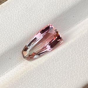 2.48 Carat Certifié Naturel Keystone Fancy Cut Tourmaline Excellente Qualité Bio Blanc Rose Vert Collier Fabrication de Bijoux - Product Image 1