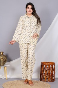 Vente en gros ODM Ensemble pyjama sérigraphié en tissu de coton Chemise à manches longues avec poches et bas Vêtements de nuit de nuit respirants et doux - Product Image 3