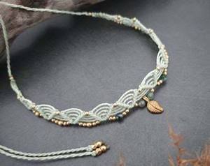 สร้อยข้อมือแฮนด์เมดสไตล์วินเทจจาก HARI OM CREATIONS ประดับด้วยหินหลากสีแบบผสมผสาน ตกแต่งด้วยเชือกมาคราเม่สไตล์โบฮีเมียน ชุบทอง หลากสี เหมาะสำหรับเป็นของขวัญและใส่ในงานปาร์ตี้ - Product Image 2