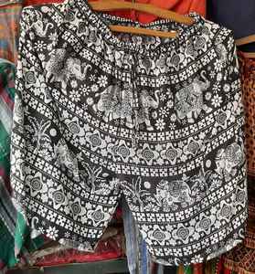 Rawat Handicrafts Short d'été décontracté pour femme à la mode imprimé rayé Patchwork longueur au genou avec fermeture à la taille élastique - Product Image 1