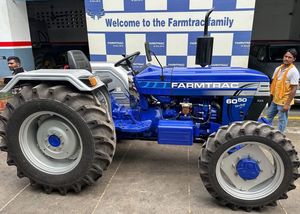 Tractor de ruedas 2024 Farmtrac 6050 4x4 con 50hp 2WD y componentes esenciales del engranaje-Motor usado y caja de cambios incluidos - Product Image 5