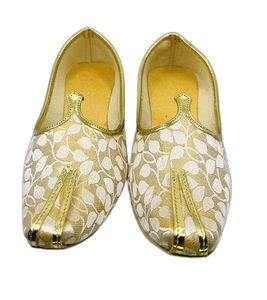 High Quality <b>Men</b> Khussa Customized Logo Hot Sale Embroidered Logo New Style Flat Punjabi Jutti Khussa - Product Image 1