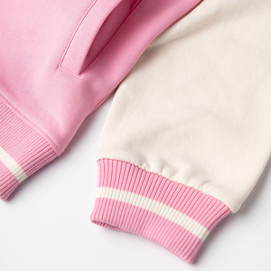 Veste universitaire pour femmes au design personnalisé Vestes universitaires remplies de coton de qualité supérieure Vêtements de sport décontractés longs Veste universitaire pour femmes - Product Image 5