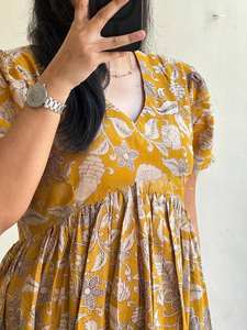 Robe de mariage une pièce à imprimé floral en coton doux et soie pour femmes, inspirée de la mode indienne pakistanaise. - Product Image 4