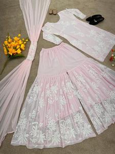 Lanzamiento de un nuevo diseñador de ropa de fiesta Look New Top Sharara y Dupatta con trabajo de bordado pesado y trabajo de secuencia de Rambo Totalmente elegante - Product Image 2