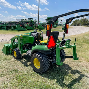 Tractor Mini 4x4 John Deere 1023E de 23 HP con Cargador para Granja, Multifuncional 4WD en Venta - Product Image 4