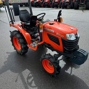 Tracteur compact Kubota B1121, 13 CV, diesel, tracteur de jardin haute productivité, machines agricoles avec prise de force et attelage 3 points - Product Image 2