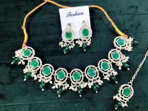 Juego de pendientes de araña de boda étnicos chapados en oro con material de aleación de piedras de circón - Product Image 2