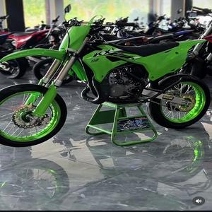 Motocross Kawasaki KX112, motos à 2 temps de 112 cm³, motos homologuées pour la route - Product Image 2