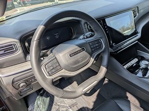 Jeep Wagoneer L Series II Twin Turbo 4WD 2024 Usado en Buenas Condiciones - Product Image 4