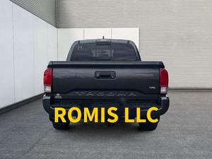 Toyota Tacoma TRD Sport V6 3.5L Automática Usada de 2016, Camioneta de 5 Plazas, Color Gris Oscuro - Product Image 5