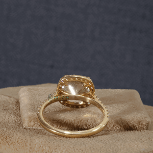 Anillo de compromiso de oro blanco para mujer con halo de moissanita de 3.50 CT de corte cojín y redondo con engaste de garra decorativo - Product Image 5