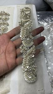 Encajes bordados a mano hechos a medida con patrones intrincados, ideales para saris, vestidos, trajes y trabajos creativos. - Product Image 6