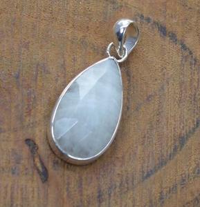 Pendentif artisanal en argent style bohème, bijoux en argent sterling 925 avec pierre de lune, pendentif tendance pour femme, cadeau - Product Image 1