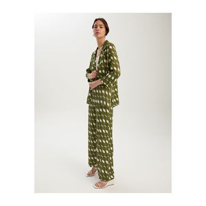 เสื้อแจ็คเก็ตผ้าซาตินวิสโคสพิมพ์ลาย BGN สำหรับผู้หญิง S24J349 - Product Image 4