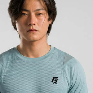 Camiseta de Punto Largo Performa Castor Green, 100% Poliéster, Transpirable y Compresible, con Patrón Sólido y Estampado Personalizado - Product Image 4