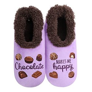 Snoozies Damen Lustige Hausschuhe für Erwachsene, weich, rutschfest, Sherpa-Futter, Flanell-Obermaterial, „Chocolate Makes Me Happy Indoor Silly“ - Product Image 1