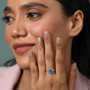 Anillo para Hombre CLARA, Plata de Ley 925, Talla Ajustable, Topacio Azul Carol, Corte Ovalado, Geométrico, Rodio, Joyería Fina para Hombre - Product Image 3