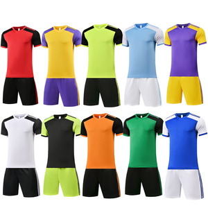 Cómodo Original de fábrica, barato, estampado personalizado, 100% poliéster, cuello en V, Unisex, conjunto de fútbol para adultos, transpirable, de secado rápido - Product Image 1