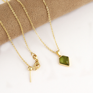 Collier en pierre précieuse de guérison, pendentif en moldavite naturelle en forme de cerf-volant, laiton plaqué or 18 carats, léger, bijoux authentiques pour unisexe - Product Image 2