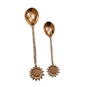 Juego de esparcidor de queso con diseño de ramita en Steen y mango de latón con cuchara de espejo plateado de acero, cuchara de mesa - Product Image 1