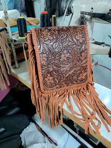 Sac bandoulière bohème en cuir véritable, entièrement orné de fleurs, de franges et de pompons, couleur personnalisée, pour femme, automne, prêt à être expédié - Product Image 5