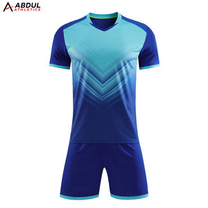 ชุดฟุตบอลชายที่สวมใส่สบาย เสื้อเจอร์ซีย์และกางเกงขาสั้นที่ช่วยระบายเหงื่อ ออกแบบมาเพื่อการฝึกซ้อมประจำวันและการแข่งขันแบบเป็นเพื่อนๆ - Product Image 1