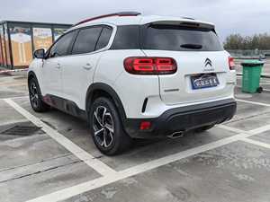 Citroën <span class=keywords><strong>C5</strong></span> <span class=keywords><strong>Aircross</strong></span> 1.6T Turbo SUV 6AT FWD 5 places avec <span class=keywords><strong>toit</strong></span> <span class=keywords><strong>ouvrant</strong></span>, édition luxe, modèle 2017 d'occasion - Product Image 6