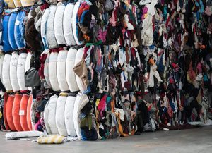 Bajo MOQ al por Mayor Ropa Usada Barata para Hombre, Tops y Vestidos a Granel, Camisetas 100% Algodón, Estándar de Alta Calidad para Verano - Product Image 6