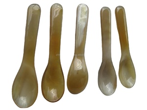 Cuillère en corne de boeuf faite à la main écologique pour les cadeaux Design moderne et de luxe sans danger pour la nourriture avec des motifs uniques personnalisables pour un usage quotidien - Product Image 3