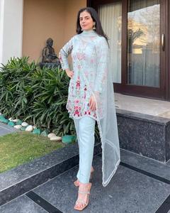 เสื้อท็อปผ้าจอร์เจียต์ปักลายประดับเลื่อม พร้อมกางเกงและผ้าคลุมไหล่ สไตล์อินเดีย สำหรับผู้หญิงและเด็กผู้หญิง กำลังเป็นที่นิยม - Product Image 1