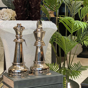 Sculpture d'échecs décorative de luxe pour la maison, roi et cheval, finition or et noir brillant, sculpture en aluminium de meilleure qualité - Product Image 5